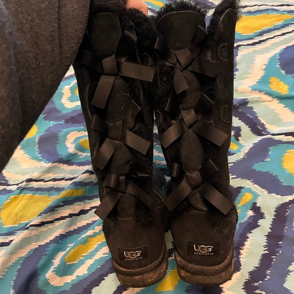 Bailey Bow Uggs - Picture 1 of 6